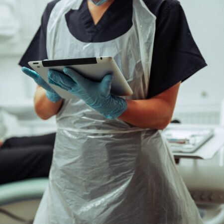 Flat-pack Disposable Aprons 16mu - Blue or White (Pack of 100)